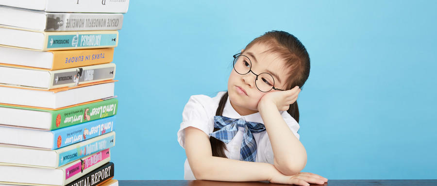斜視會(huì)并發(fā)哪些容易混淆的疾?。?></div>
			<div   id="0o2c0y2ayy"   class="me_info">
				<div   id="0o2c0y2ayy"   class="info_des">可發(fā)生以下并發(fā)癥： 大部分斜視患者都同時(shí)患有弱視。由于斜視患者長(zhǎng)期一只眼注視，另一只眼將造成廢用性視力下降或停止發(fā)育，日后即便戴合適的眼鏡，視力也不能達(dá)到正常。 在...</div>
				<div   id="0o2c0y2ayy"   class="info_more"><li ><a href=