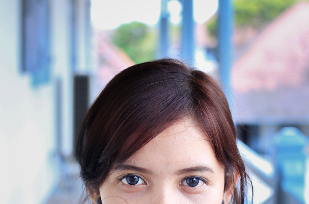 關(guān)燈玩手機(jī)會得干眼嗎