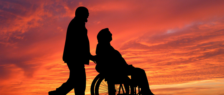 老人白內(nèi)障表現(xiàn)