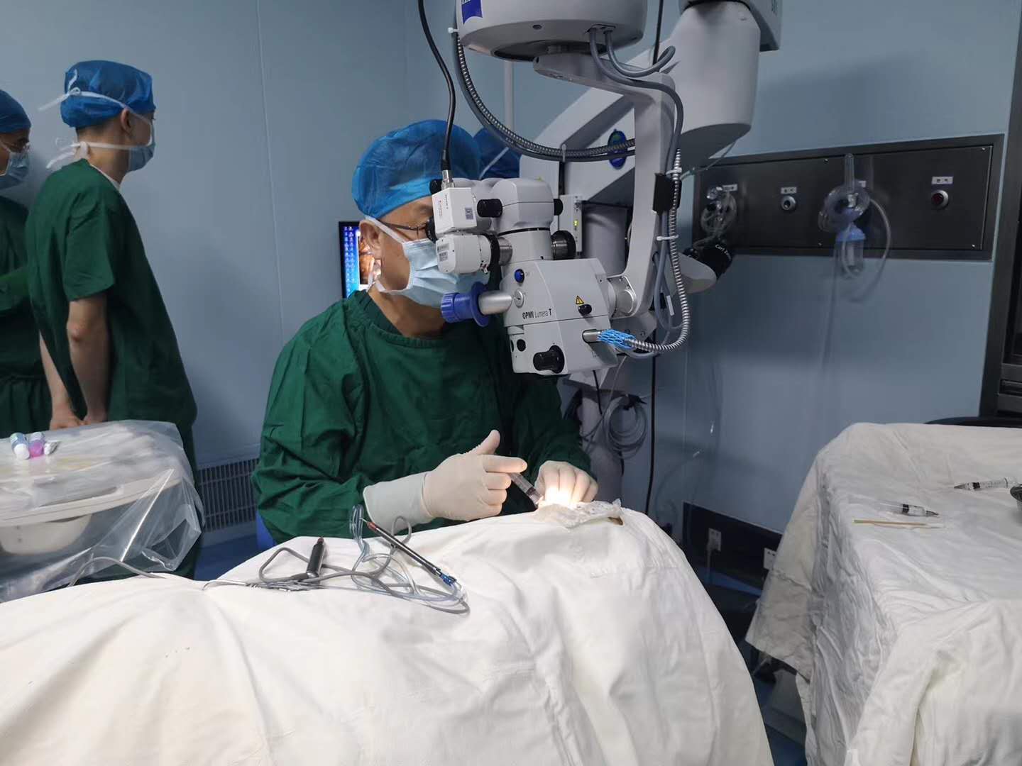 白內(nèi)障手術(shù)